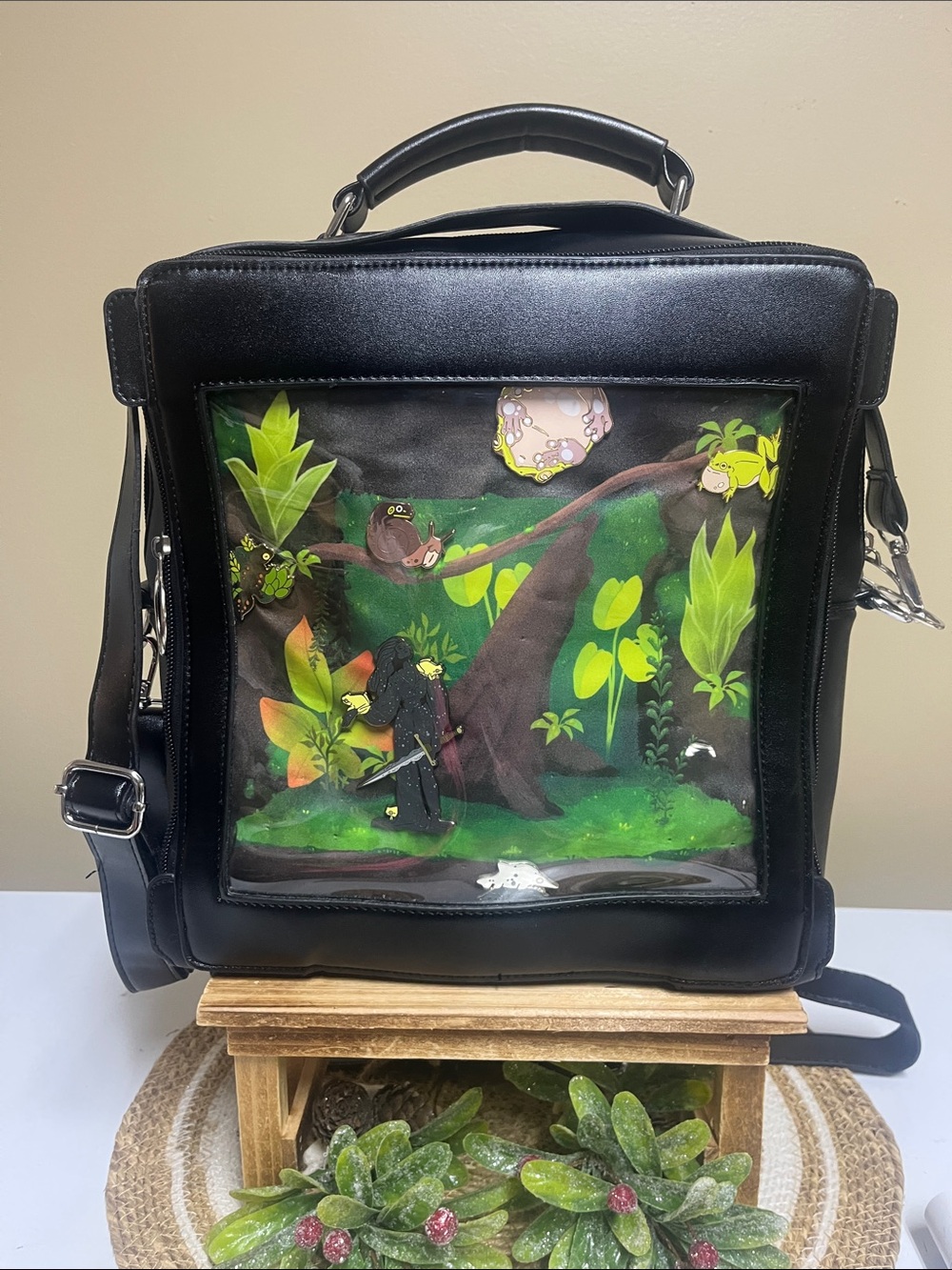 Vinyl leather Tree Frog Pin Backpack new condition